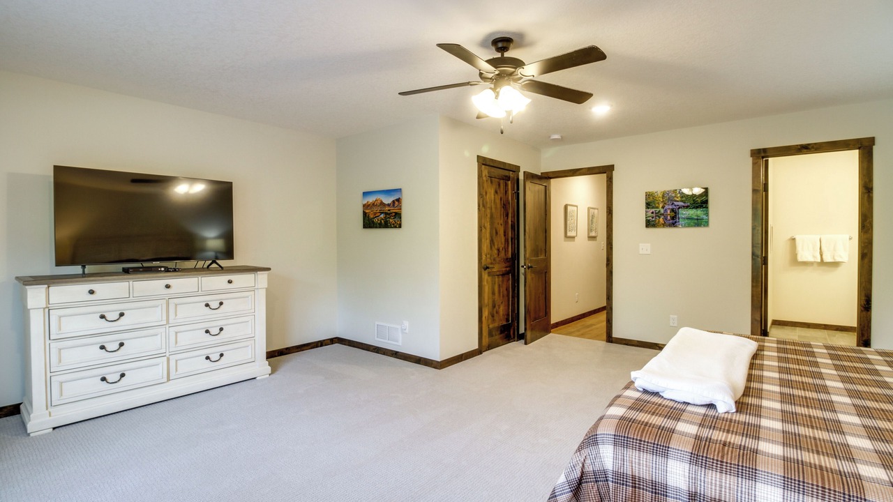 Photo of Bedroom in Lake Shore