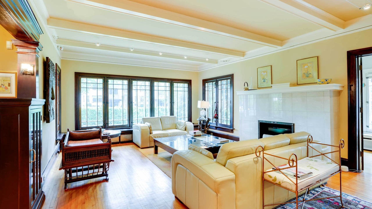 Photo of Livingroom in East Isles