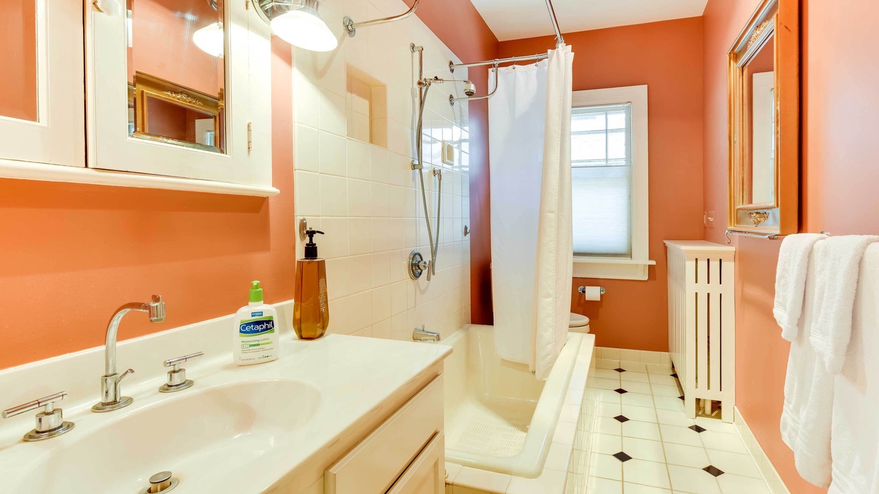 Photo of Bathroom in East Isles