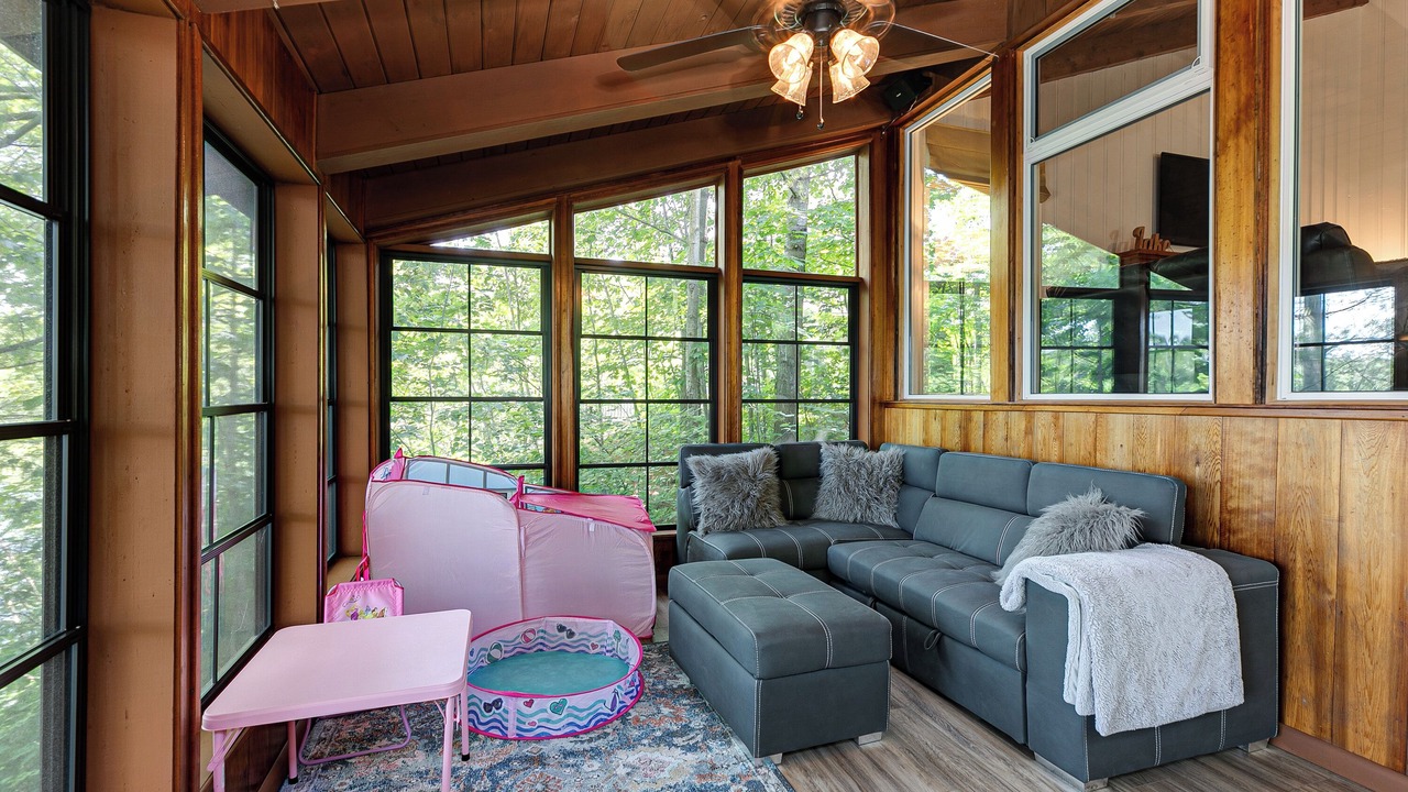 Photo of Livingroom in Georgian Bay