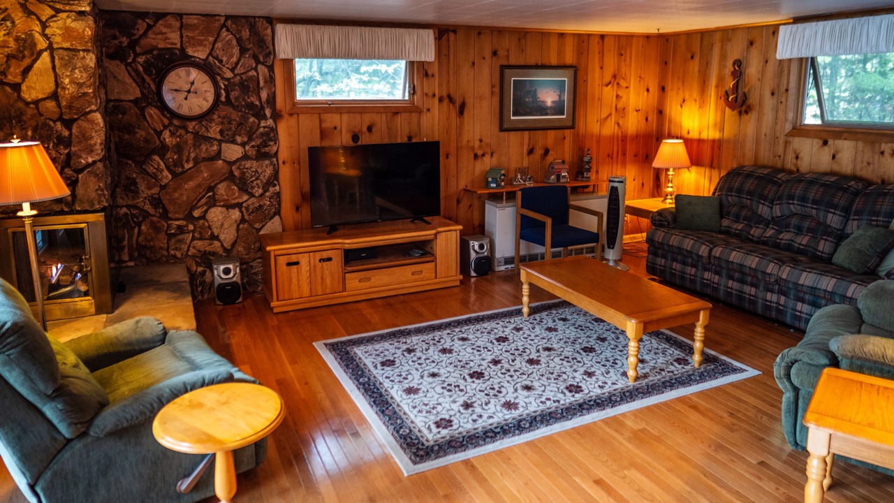 Photo of Livingroom in Side Lake