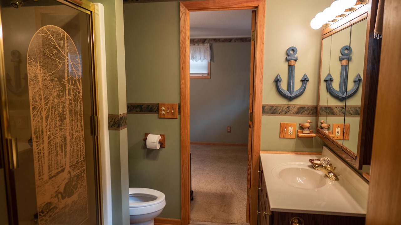 Photo of Bathroom in Side Lake