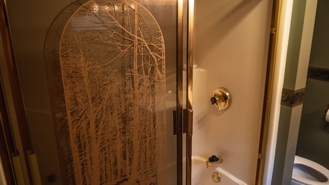 Photo of Bathroom in Side Lake