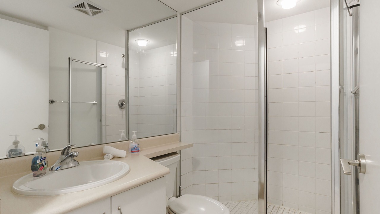 Photo of Bathroom in Bathurst Quay
