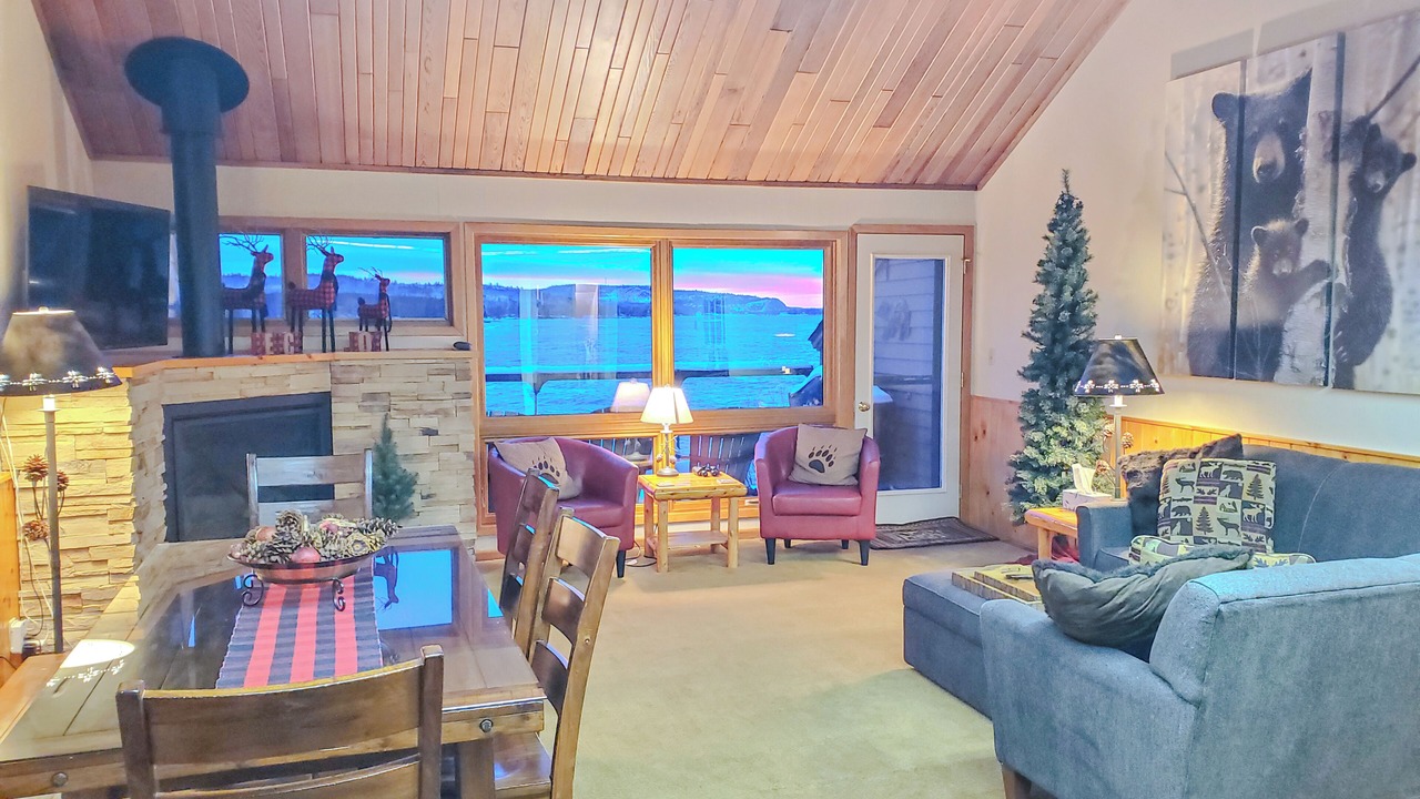 Photo of Livingroom in Two Harbors