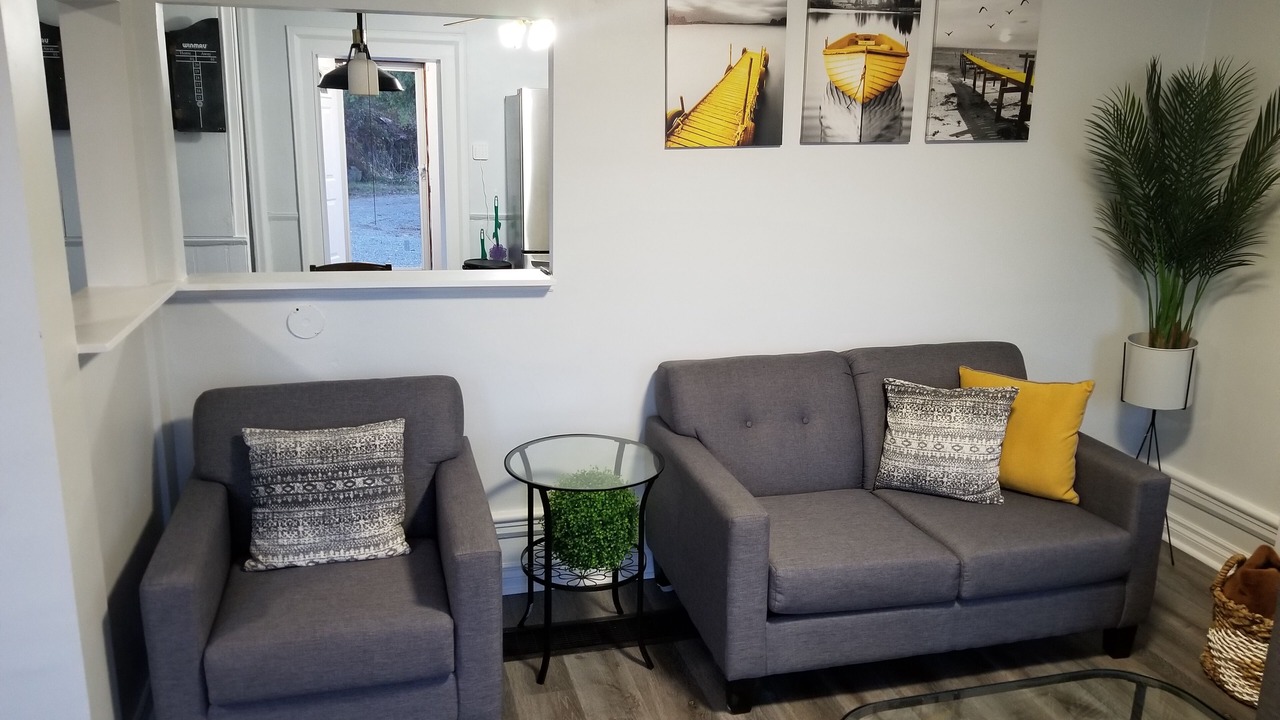 Photo of Livingroom in Central Frontenac