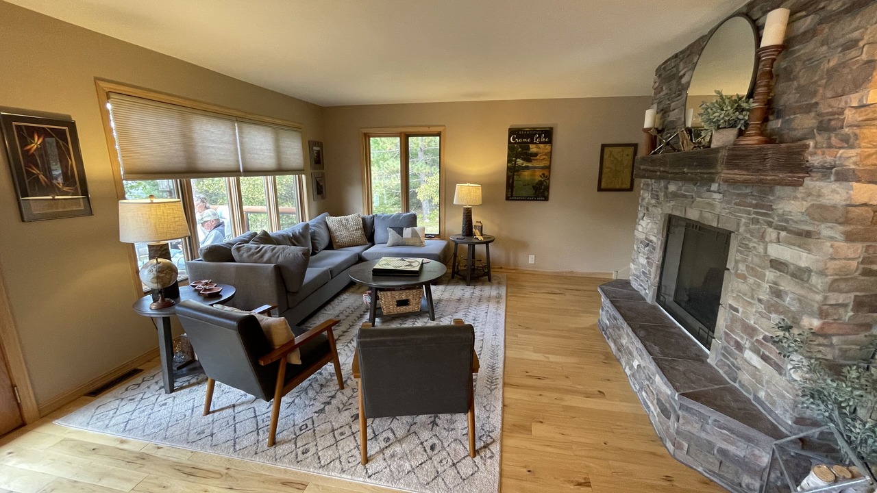 Photo of Livingroom in Crane Lake