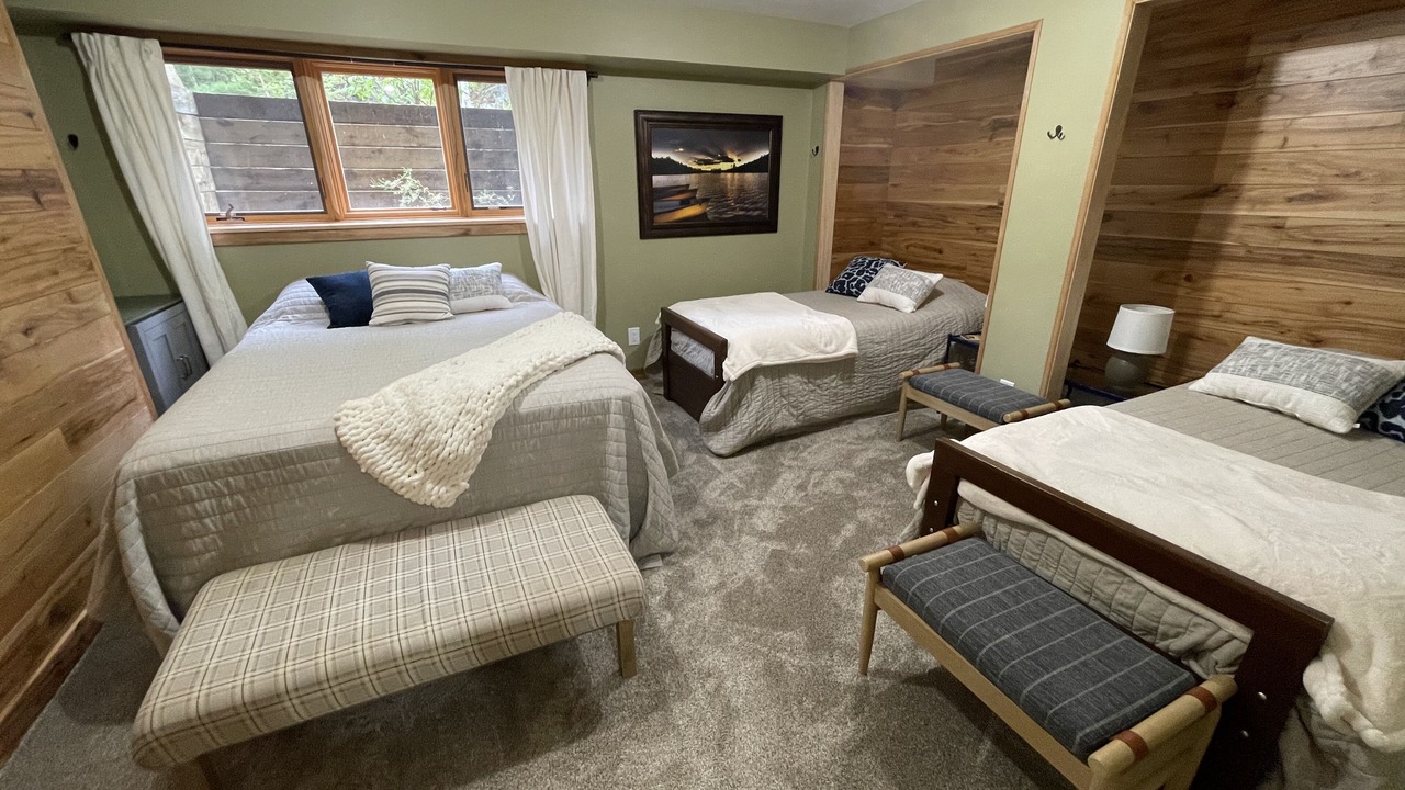 Photo of Bedroom in Crane Lake