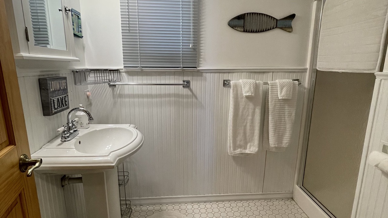 Photo of Bathroom in Crane Lake
