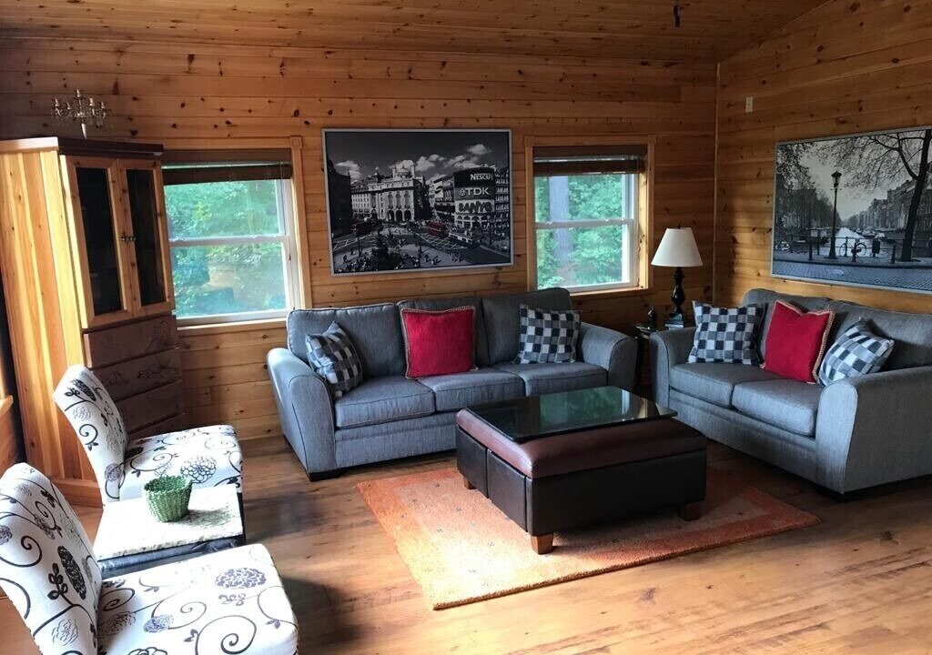 Photo of Livingroom in Bracebridge