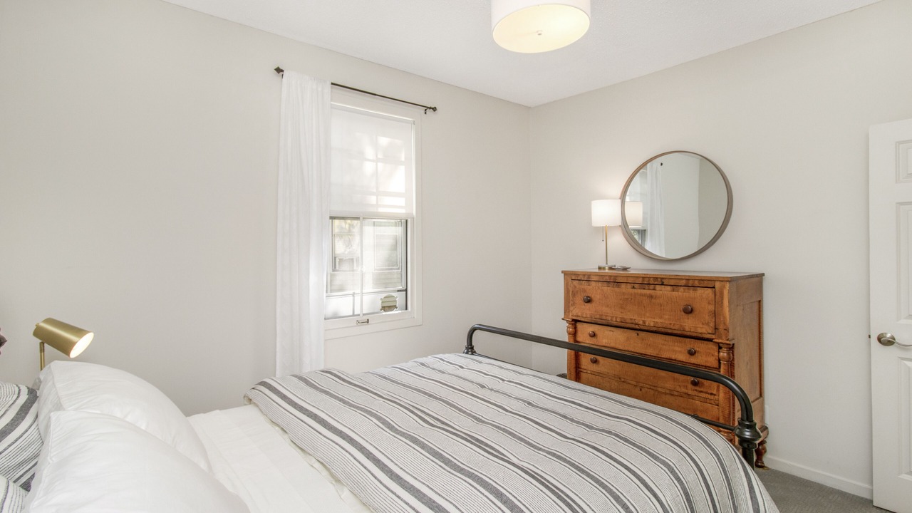 Photo of Bedroom in Summit - University