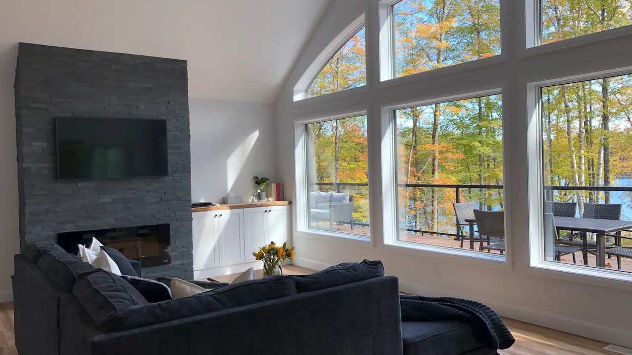 Photo of Livingroom in Marmora and Lake
