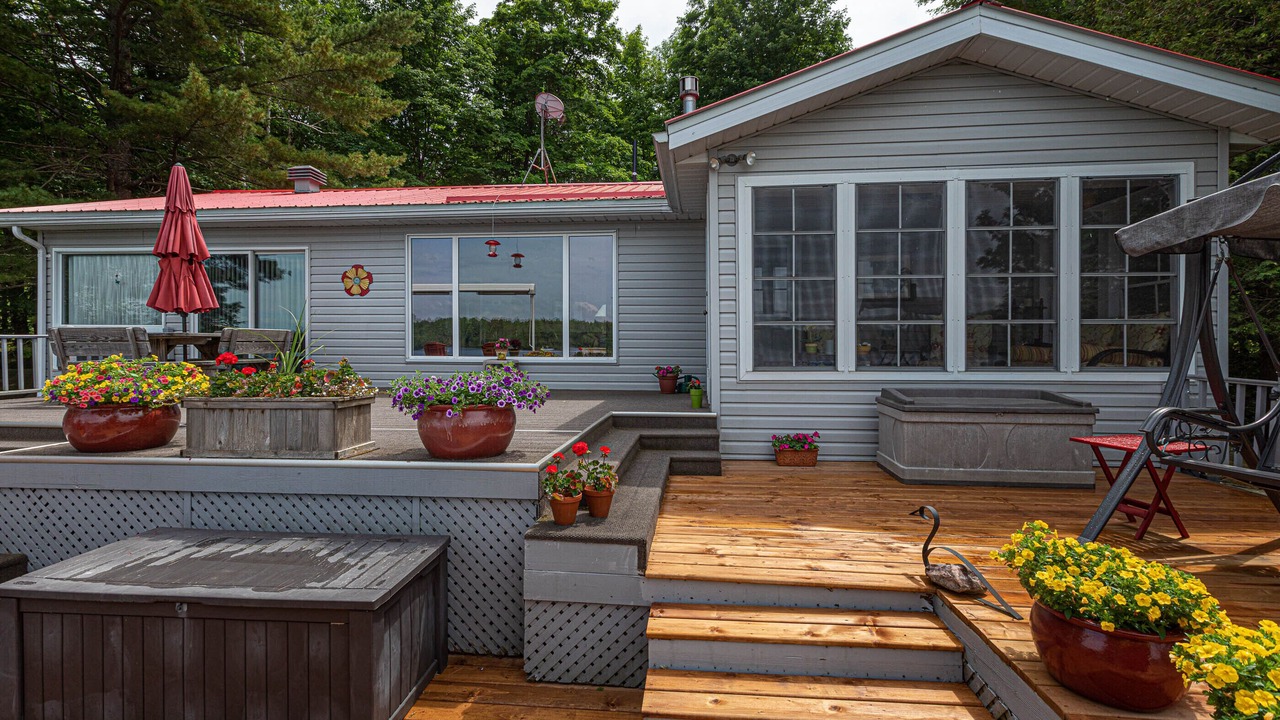 Photo of Patio Balcony in Central Frontenac