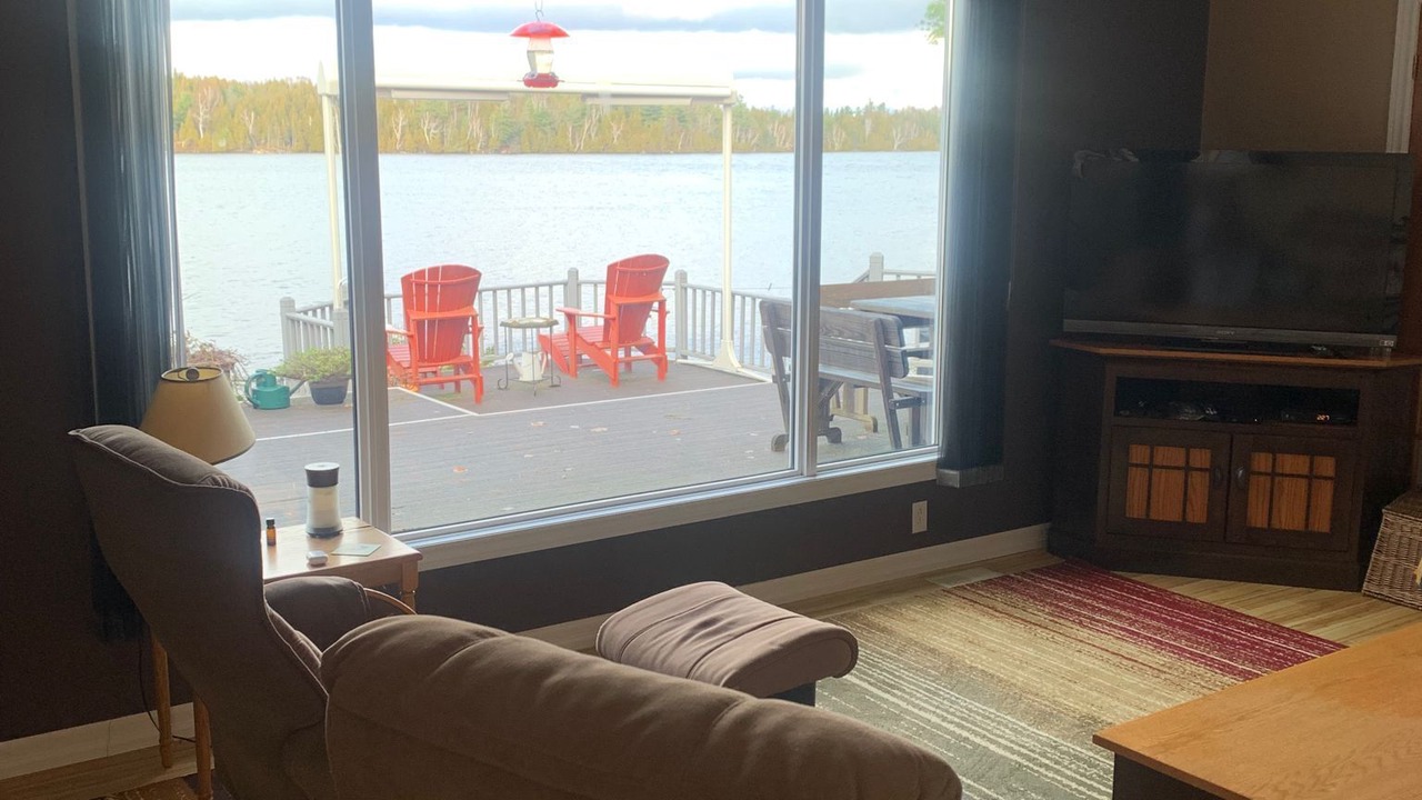 Photo of Livingroom in Central Frontenac