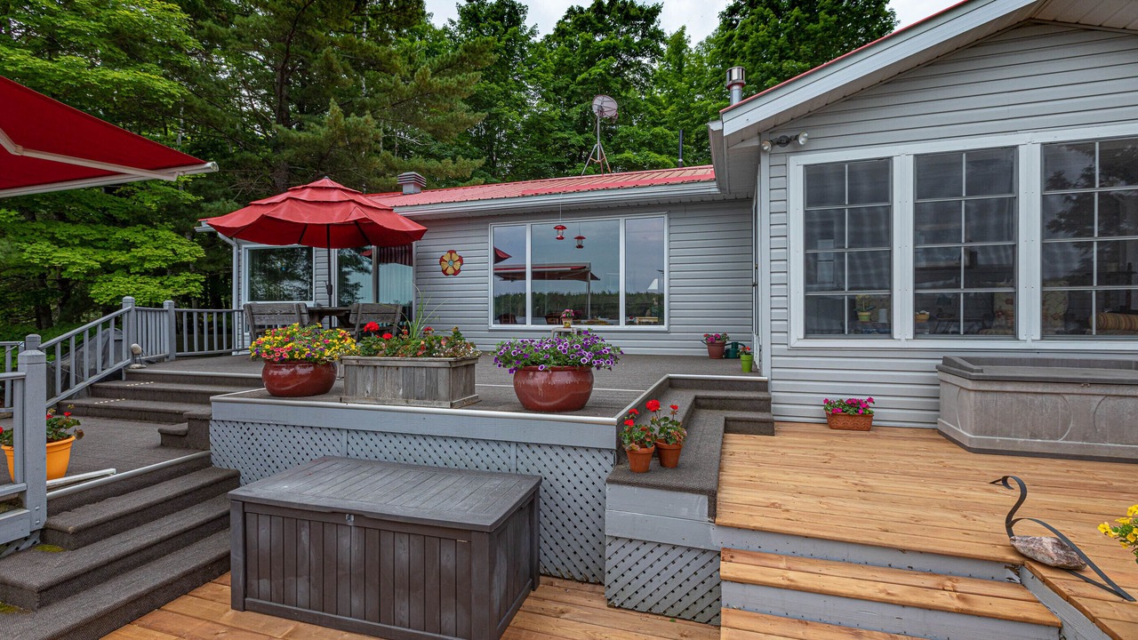 Photo of Patio Balcony in Central Frontenac