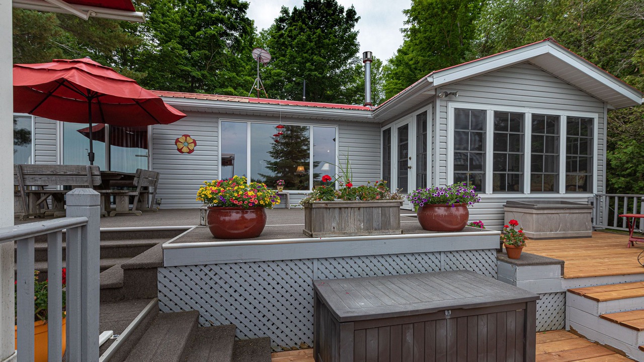 Photo of Patio Balcony in Central Frontenac