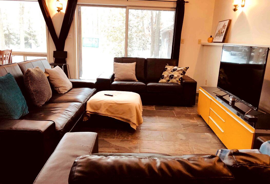 Photo of Livingroom in Grand Bend
