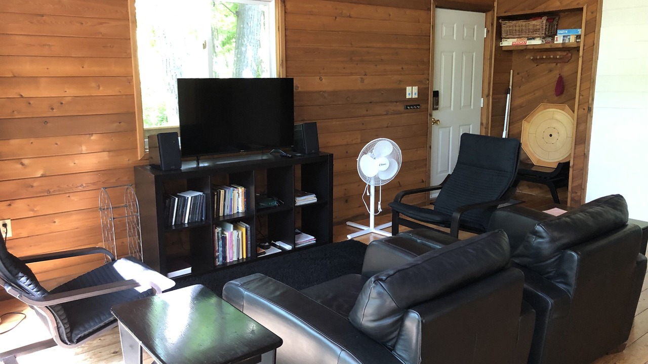 Photo of Livingroom in Grand Bend