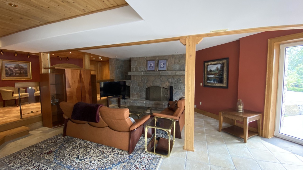 Photo of Livingroom in Algonquin Highlands