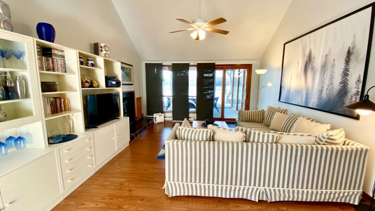 Photo of Livingroom in Havelock-Belmont-Methuen