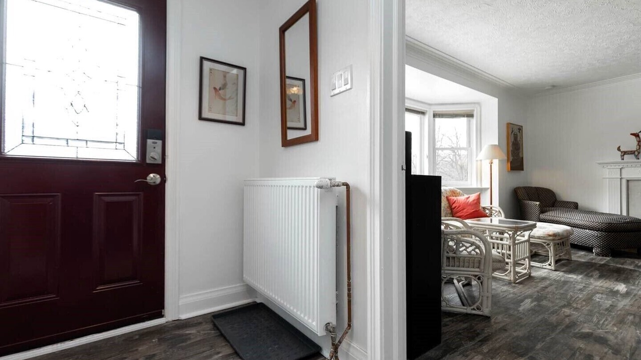 Photo of Livingroom in East York