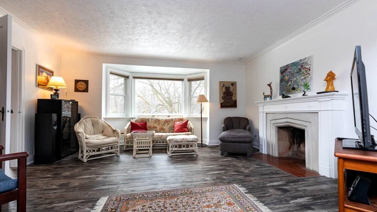 Photo of Livingroom in East York