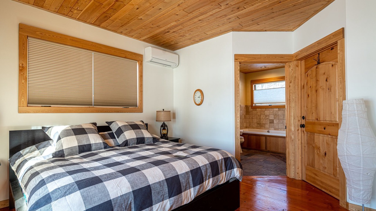 Photo of Bedroom in Embarrass