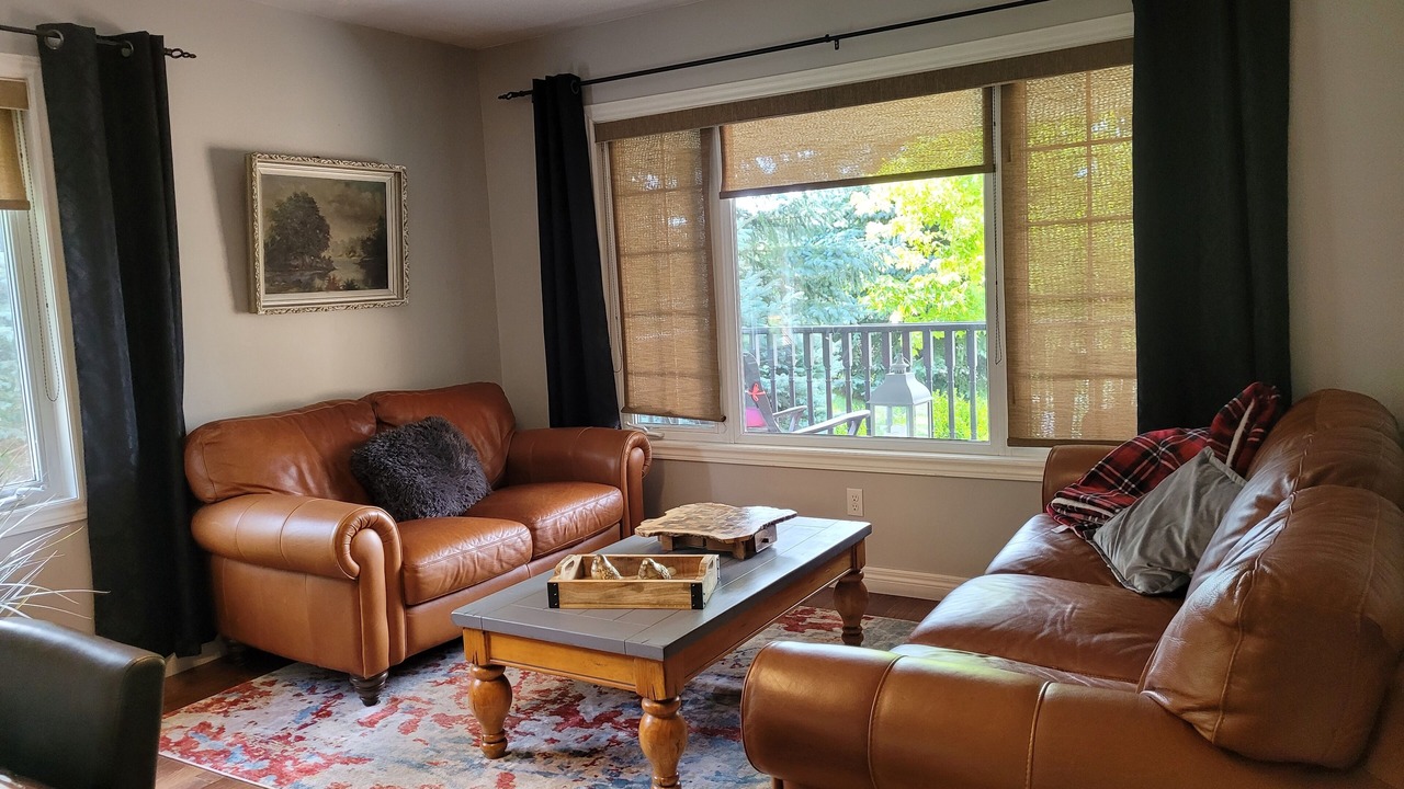 Photo of Livingroom in Lindsay