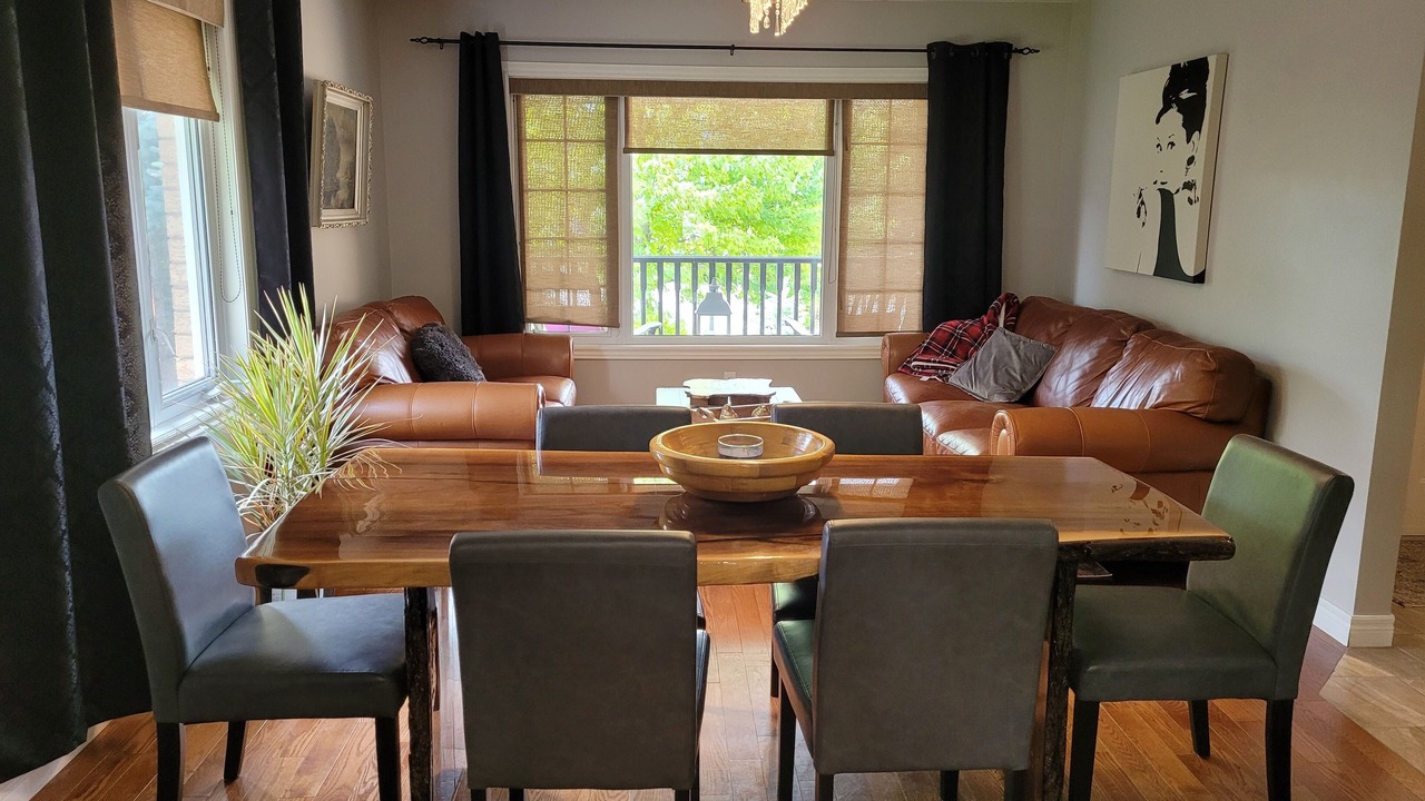 Photo of Livingroom in Lindsay