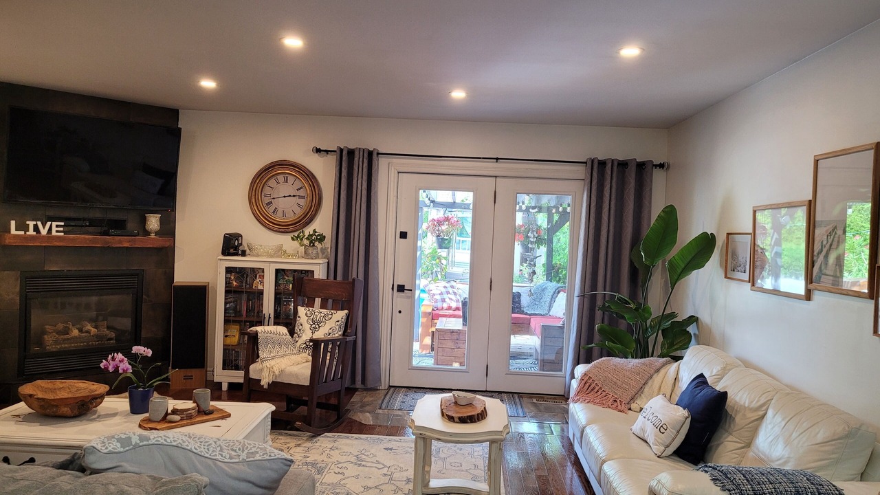 Photo of Livingroom in Lindsay