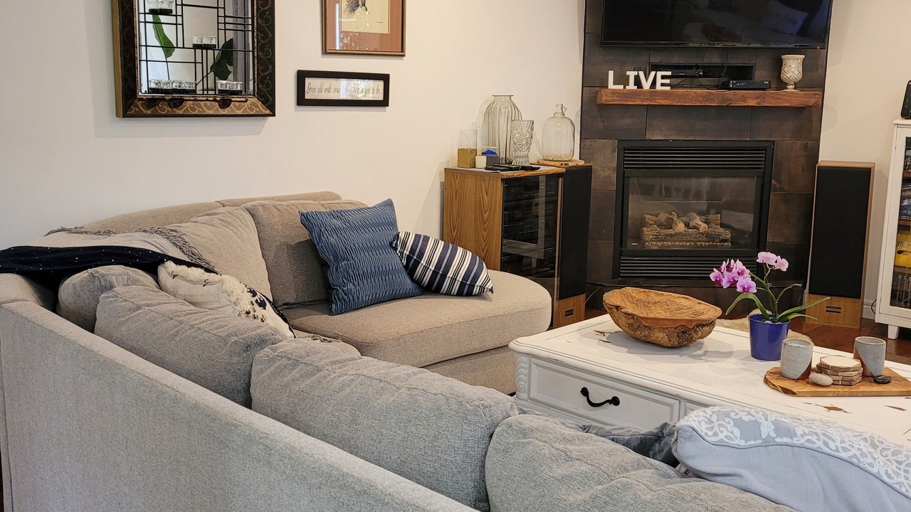 Photo of Livingroom in Lindsay