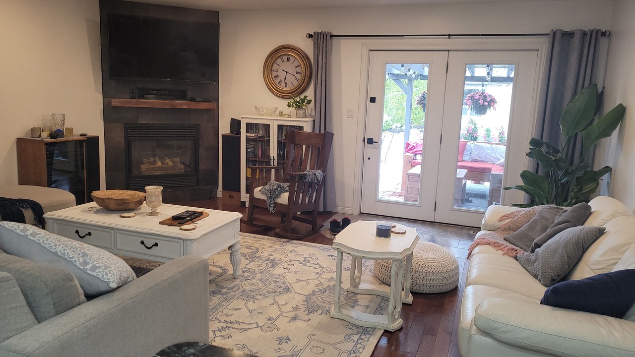 Photo of Livingroom in Lindsay