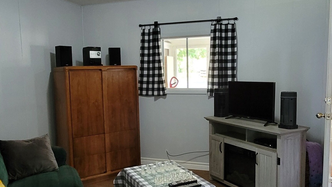 Photo of Livingroom in Manitoulin District