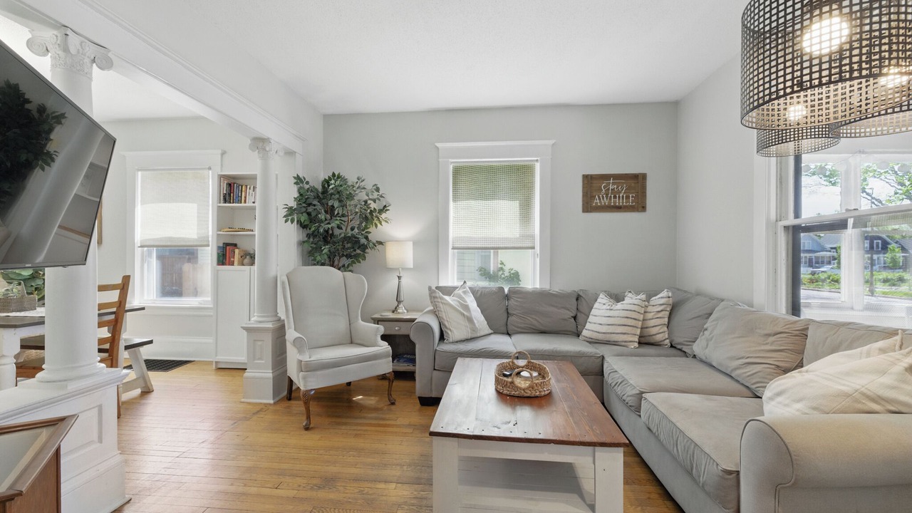 Photo of Livingroom in Midway
