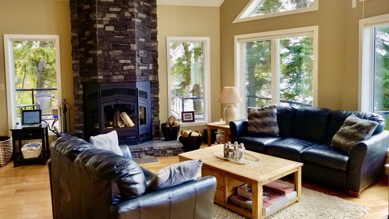 Photo of Livingroom in Kenora