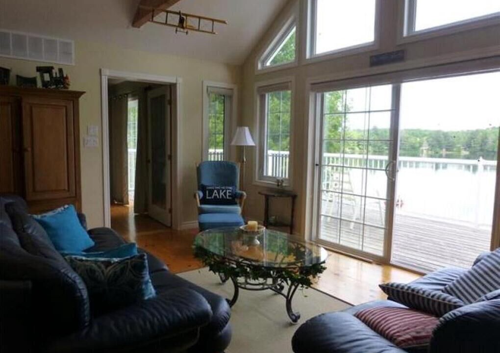 Photo of Livingroom in Haliburton