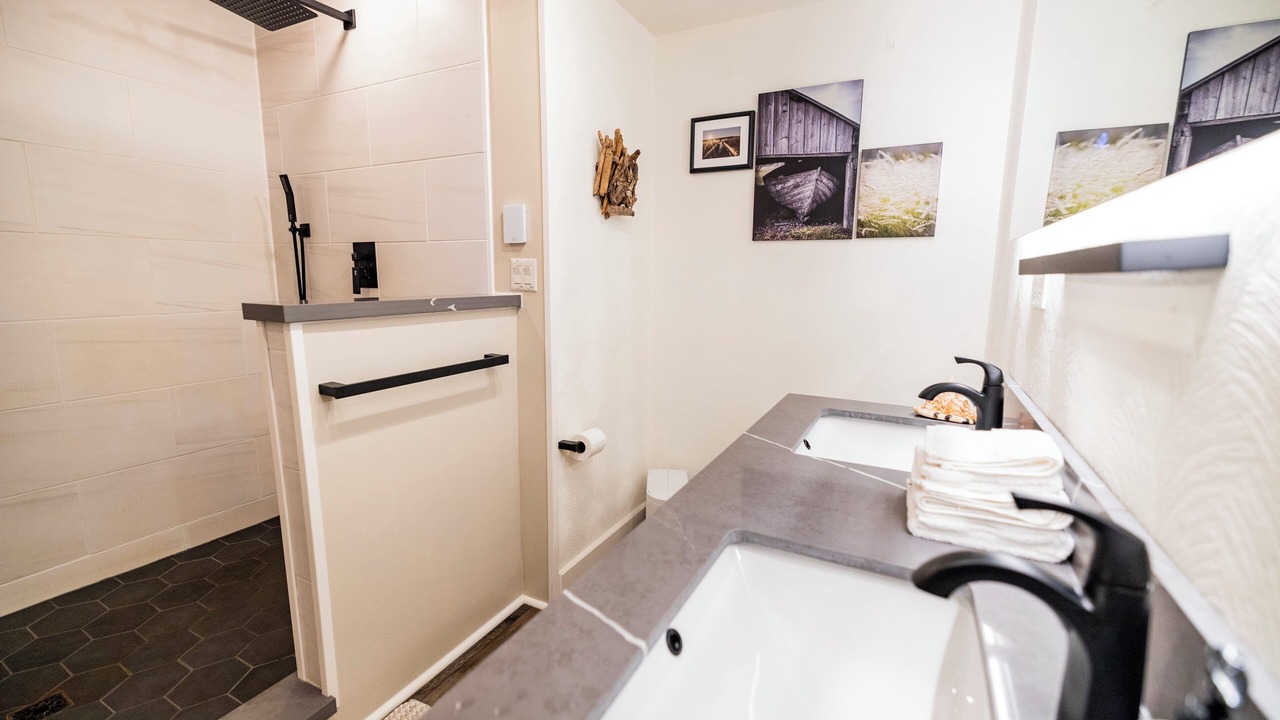 Photo of Bathroom in Long Point