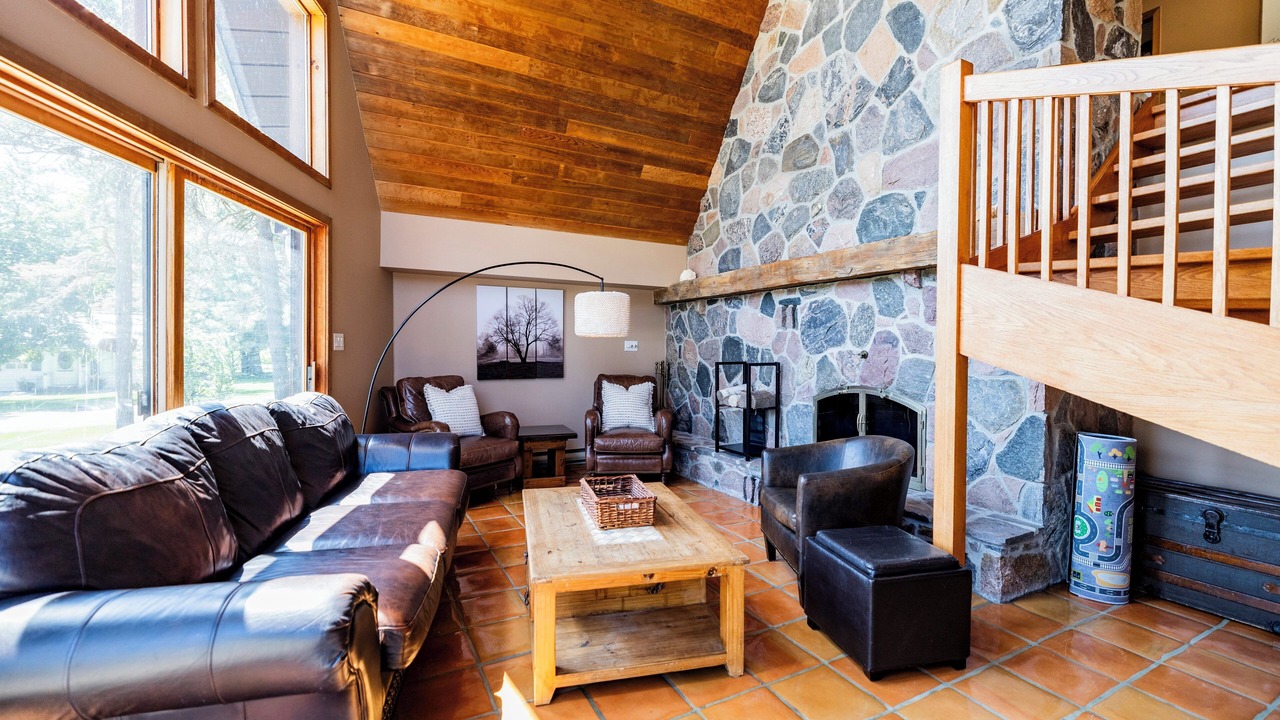 Photo of Livingroom in Long Point