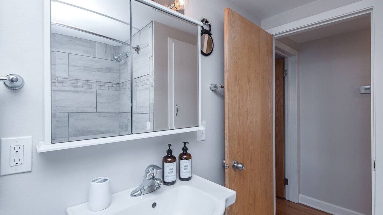 Photo of Bathroom in Kutzky Park