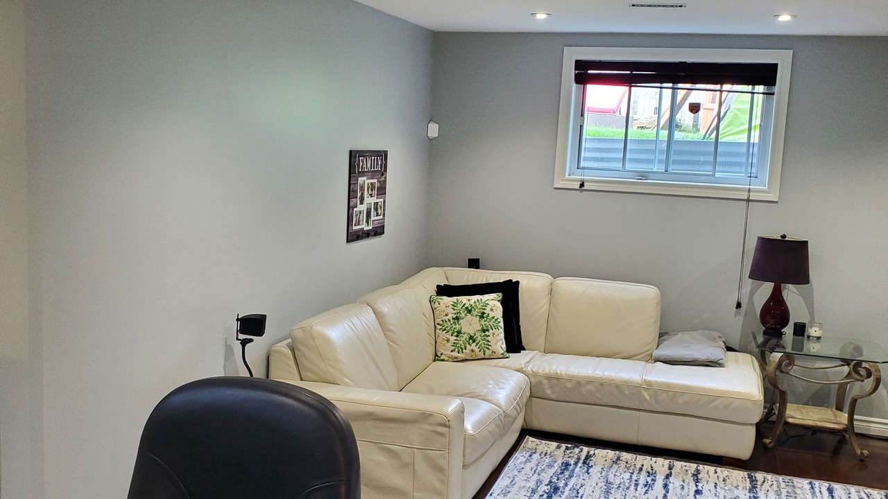 Photo of Livingroom in Clarkson-Lorne Park