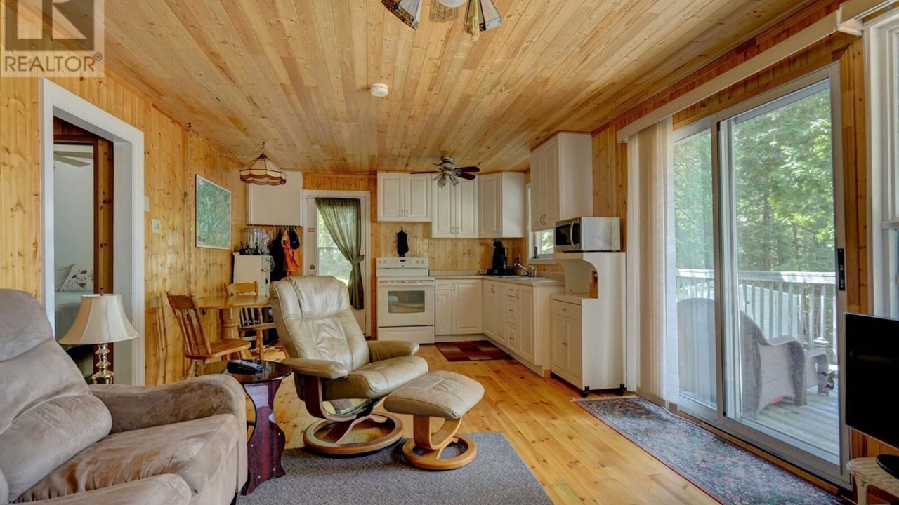 Photo of Livingroom in North Frontenac