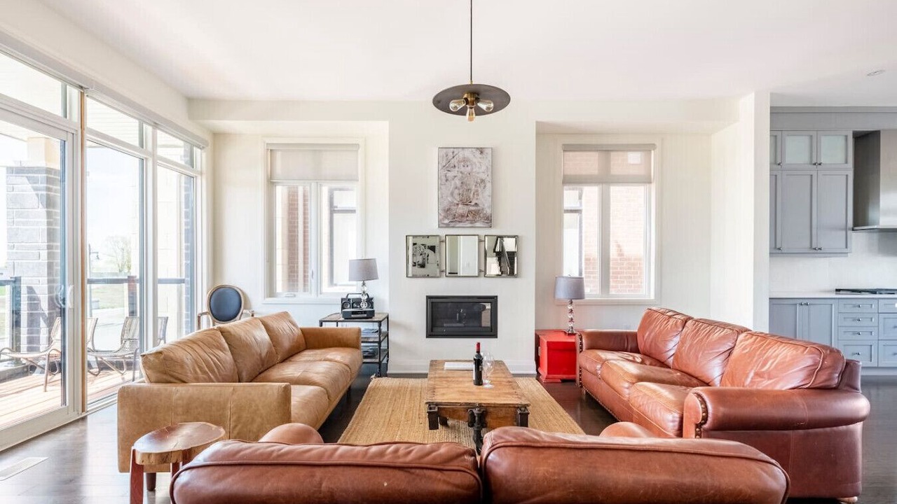 Photo of Livingroom in Bowmanville