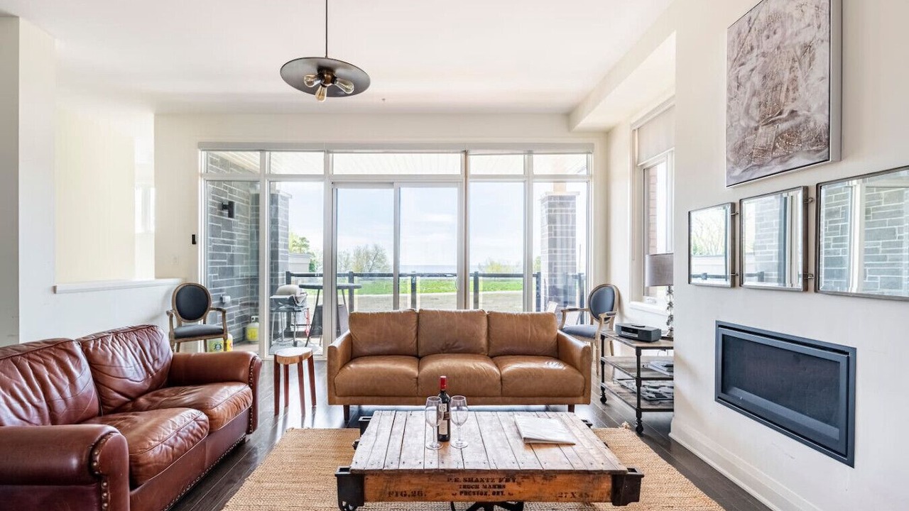 Photo of Livingroom in Bowmanville