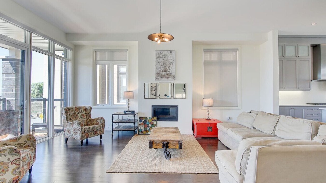 Photo of Livingroom in Bowmanville