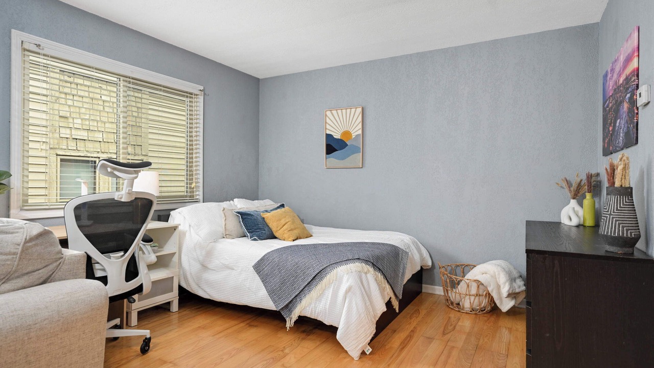 Photo of Bedroom in Lyn-Lake
