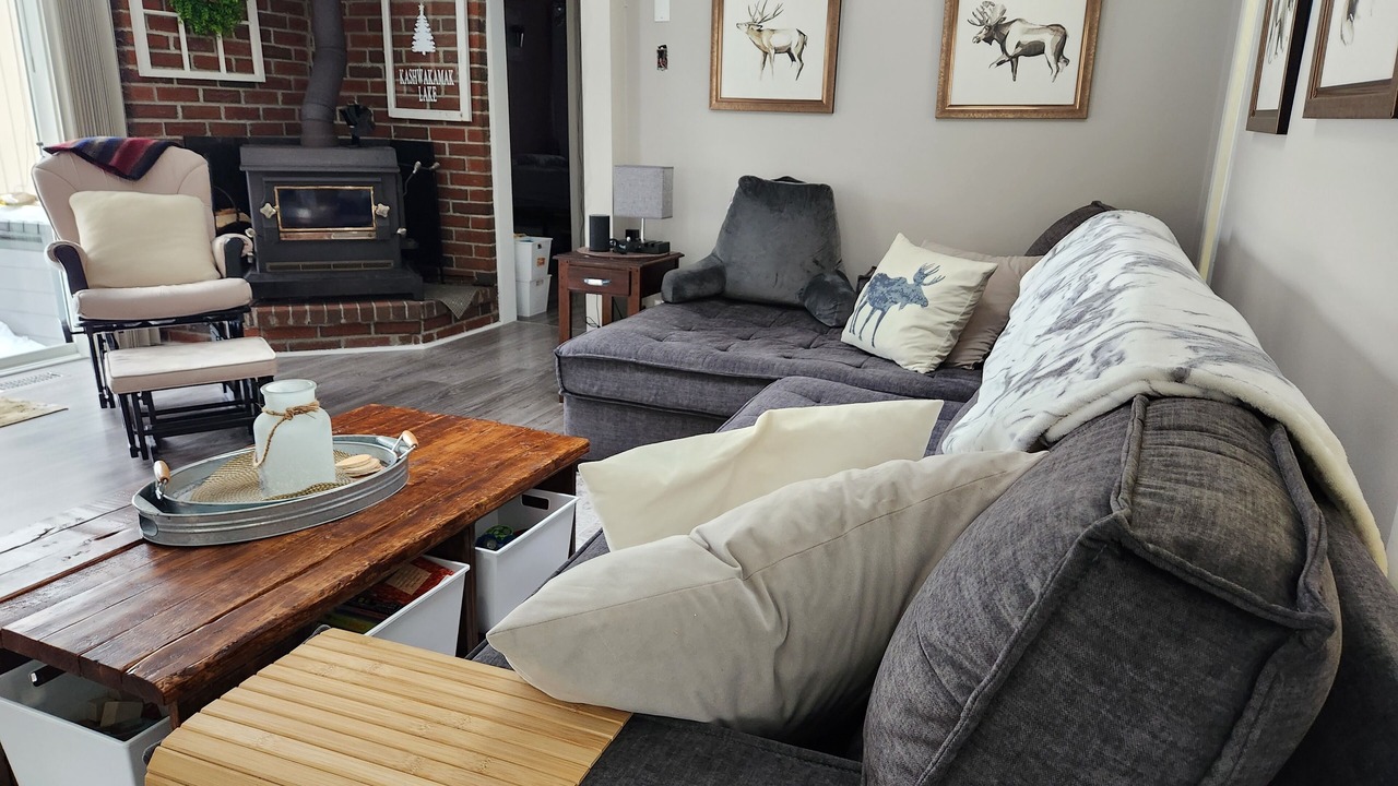 Photo of Livingroom in North Frontenac