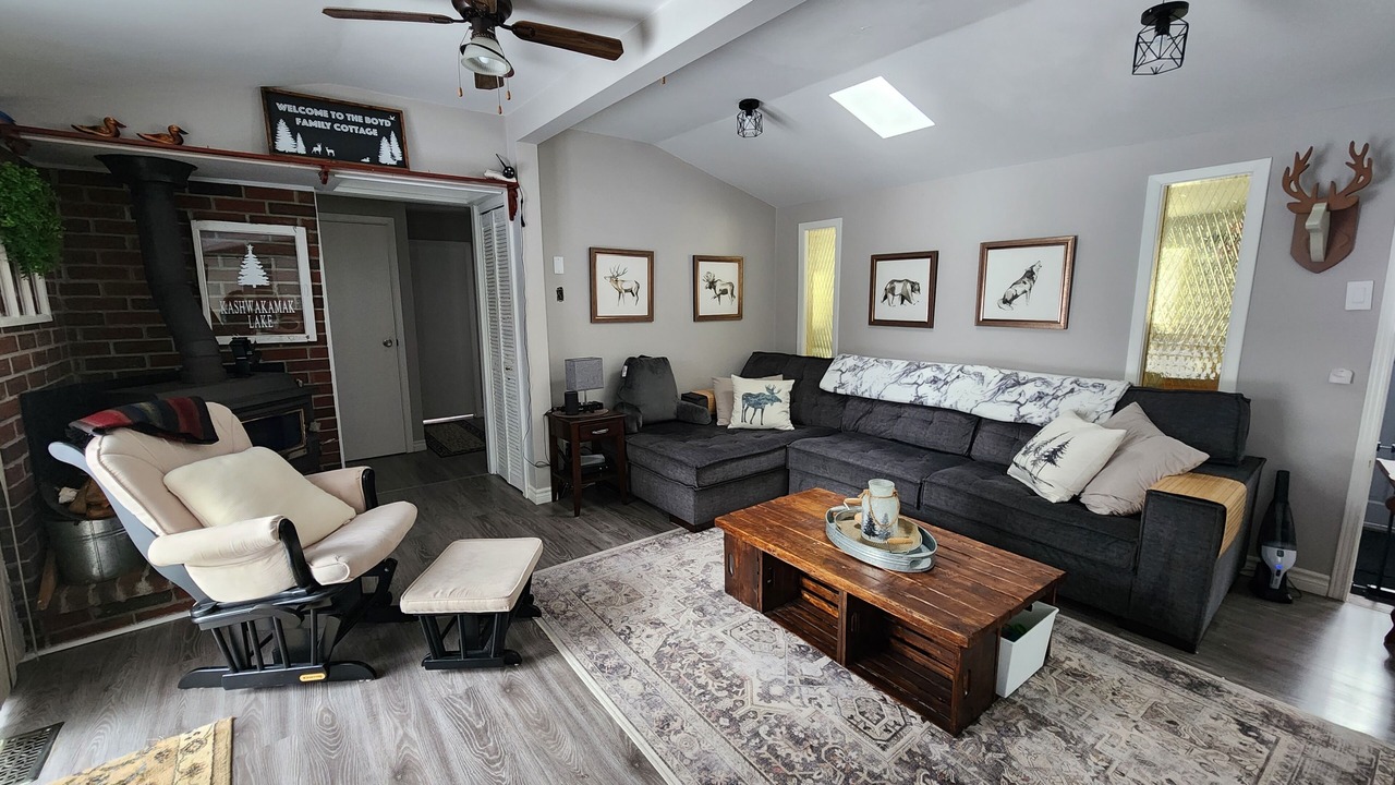 Photo of Livingroom in North Frontenac