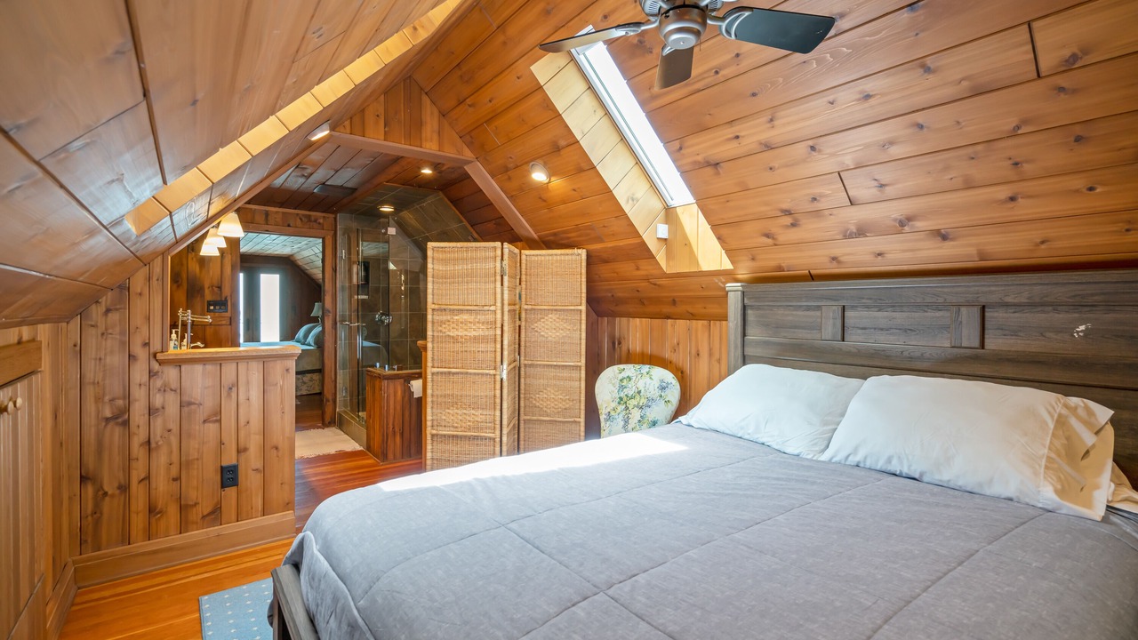 Photo of Bedroom in Port Colborne