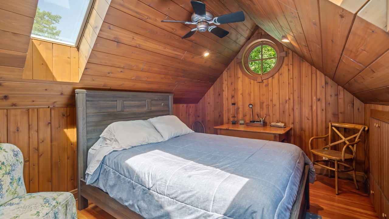 Photo of Bedroom in Port Colborne