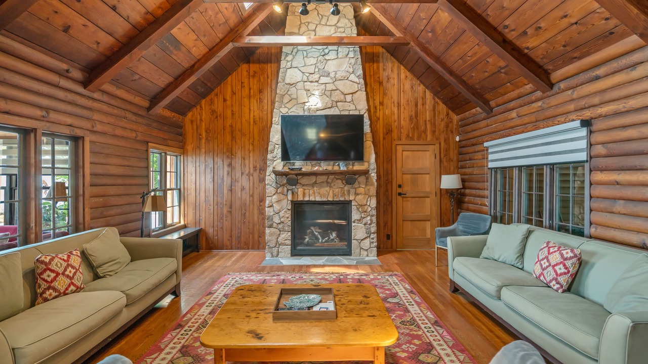 Photo of Livingroom in Port Colborne
